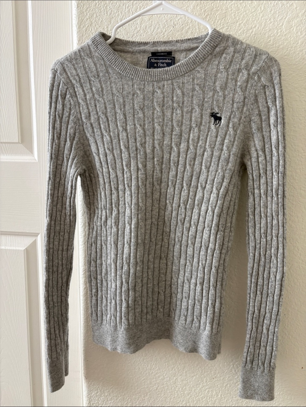 Abercombie n Fitch 100% Cashmere Cable Knit Crewneck Sweater Pullover